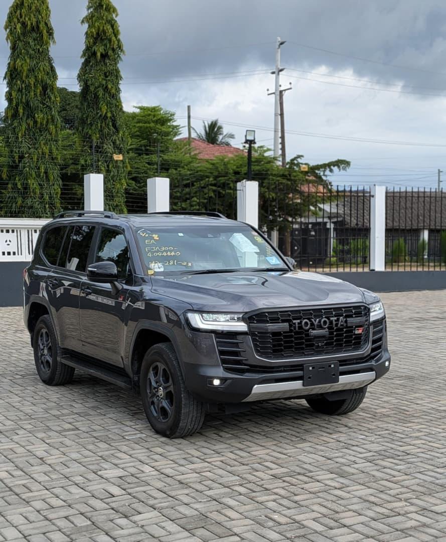 TOYOTA LANDCRUISER GR SPORT